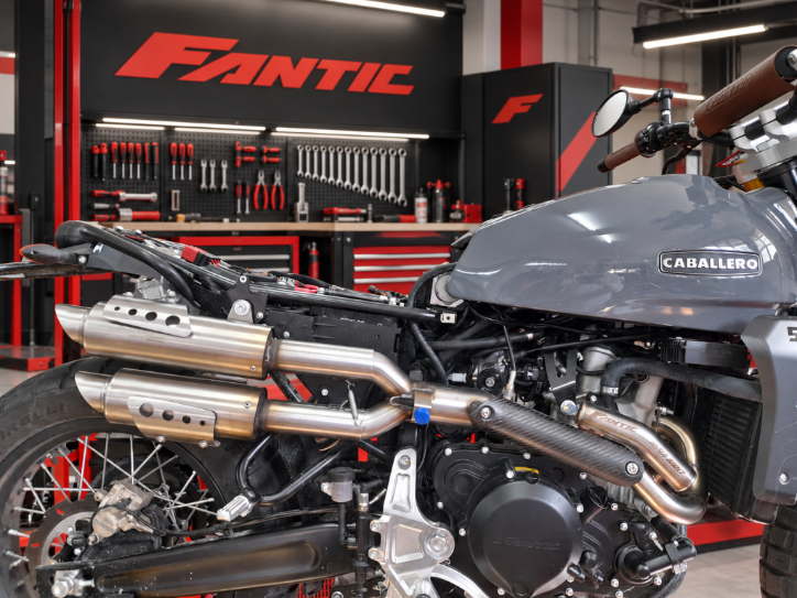 Collettore Racing Fantic by Arrow e paracalore in fibra di carbonio